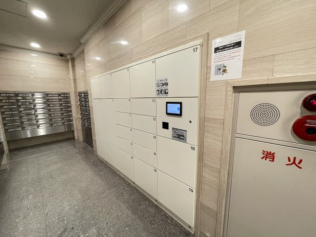 宅配ボックス付きで、忙しい方の荷物受け取りもスマートに。　
