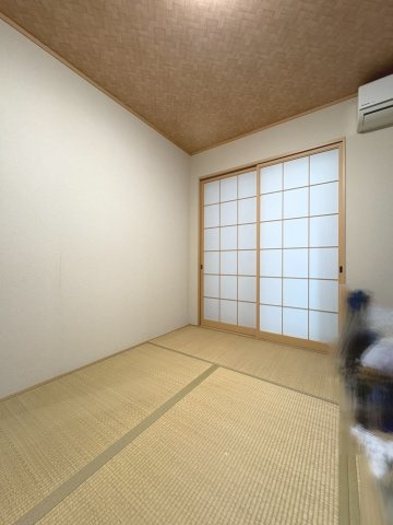 1階6帖和室。客間などでも利用できます。