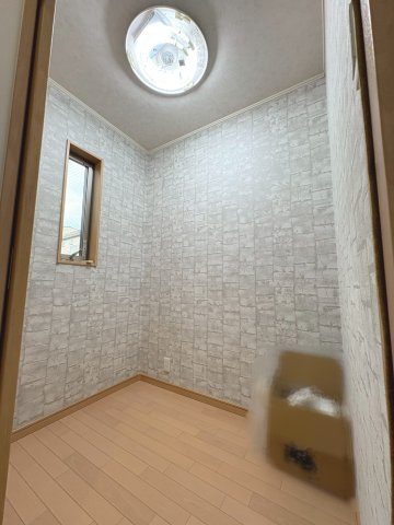 3階の納戸です。片引きドアなので物の出し入れが便利です。