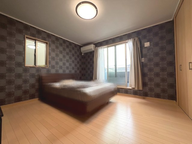 3階8.1帖の広々とした洋室です。主寝室にどうぞ！