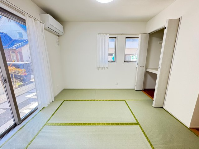 5．75帖和室　リビングと一体の続き間になっていて開放感のある居住スペースです。