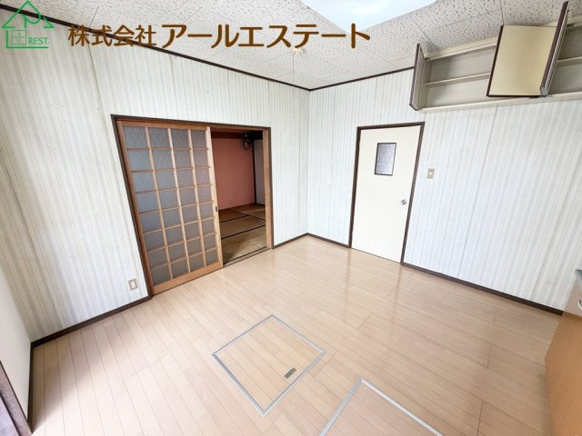 ※室内リフォーム前画像となります。(2026/8/10　撮影)　　リフォーム後、さらに美しい室内に仕上げてからのお引渡しです！