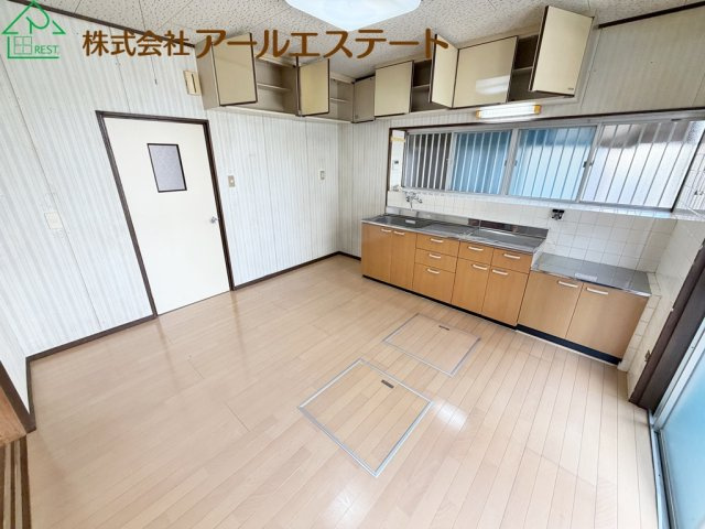 ※室内リフォーム前画像となります。(2026/8/10　撮影)　　リフォーム後、さらに美しい室内に仕上げてからのお引渡しです！