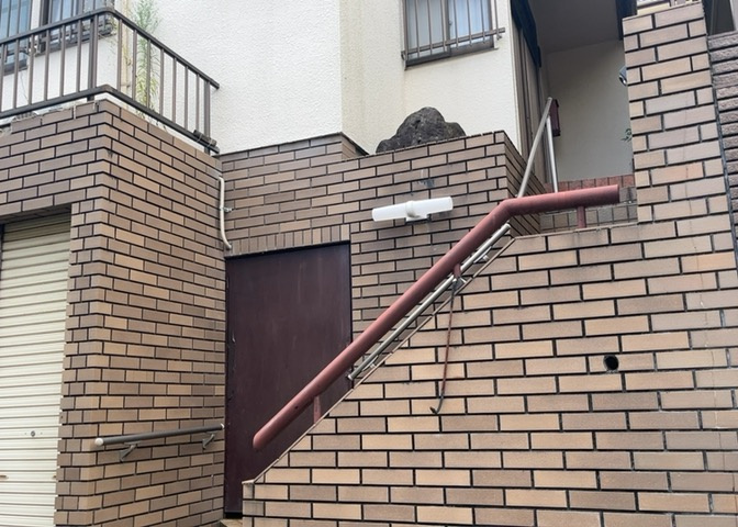 土地を買う際、住む地域の自治体や福祉の補助制度にも注目してみましょう。子供や老人の医療補助やゴミ出しのルールなど、自治体によってルールに大きな違いがあるため、暮らしやすい土地で判断するとよいでしょう。