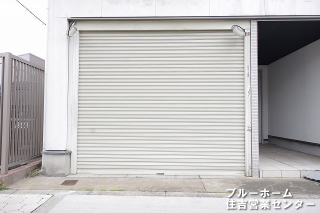 シャッター付きの駐車場です！