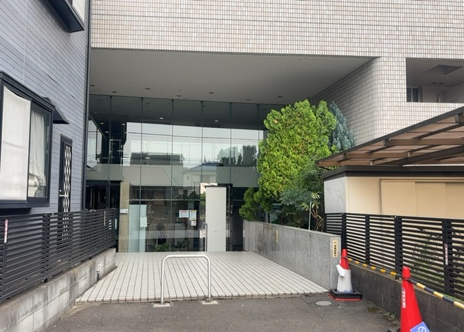 室内の防犯設備もチェックしましょう！モニター付きインターホンが設置されているか、防犯シャッターが設備されているか、ベランダに人が上がってきにくい高さかなどチェックしておくと入居後も安心できるでしょう。