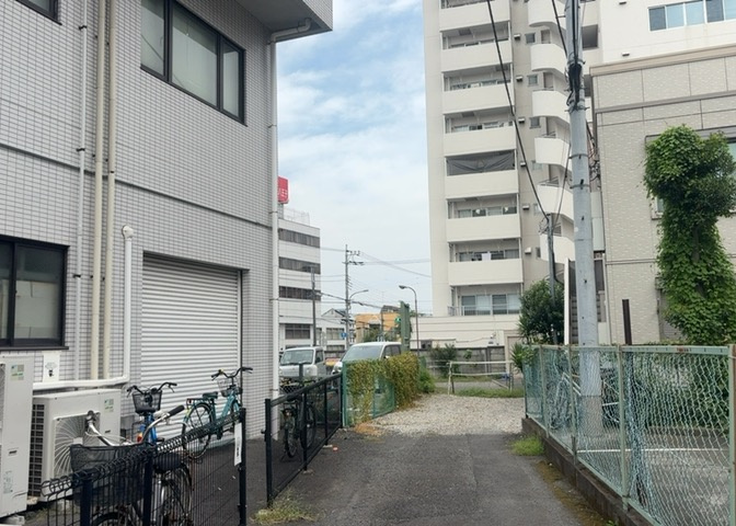 眺望の良さを楽しめるダイニングキッチンで家族団らんの時間を過ごしてはいかがでしょうか。バルコニーから見える景色を家族で眺める時間は、時間が経つのを忘れてしまいそうですね。是非、現地を見に行きましょう！