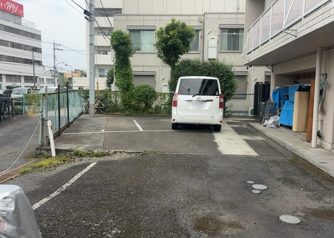 マンションの駐輪場は、事前に空きがあるか確認を取ると安心です。せっかく入居したのに駐輪スペースがない！なんてことになったら大変ですよね。そこで、内見時や購入前にはまず事前に確認しておくと良いでしょう。
