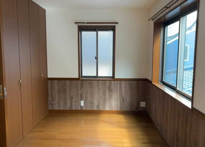 L型アイランドタイプは、キッチンからダイニングにもリビングにも目が行き届くので、とても使いやすい配置です。L字型独立タイプは、キッチンを独立させてるためLDKというよりもLDといった様なイメージです。