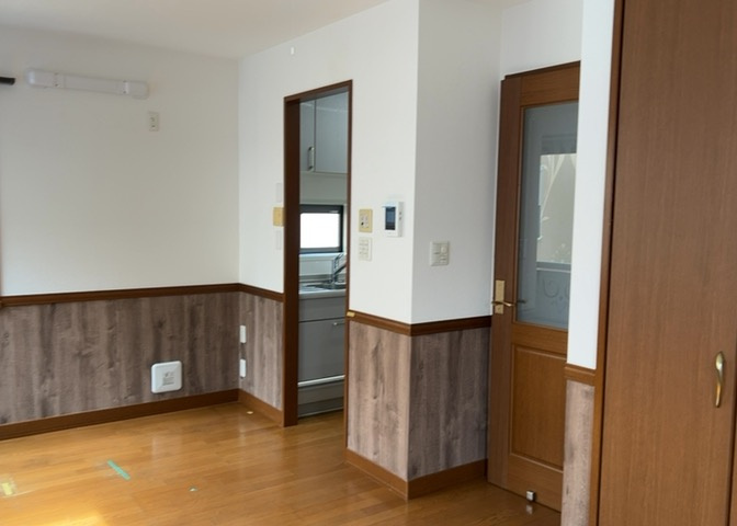 ダイニングにはダイニングテーブルセットなどを置くことが多く、間取りにおいて「D」と略記されますが、食事を作るときの作業場として使用したり、朝食を食べたりするときだけに使われるケースも少なくありません。