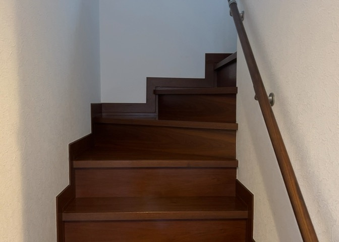 限られた敷地面積の場合、収納スペースを狭くして居室スペースを広く取ろうとすると、収納スペースがなくて困ることがあります。見学の際に各部屋に収納スペースがあるか、収納を置く場所はあるのか確認しましょう。