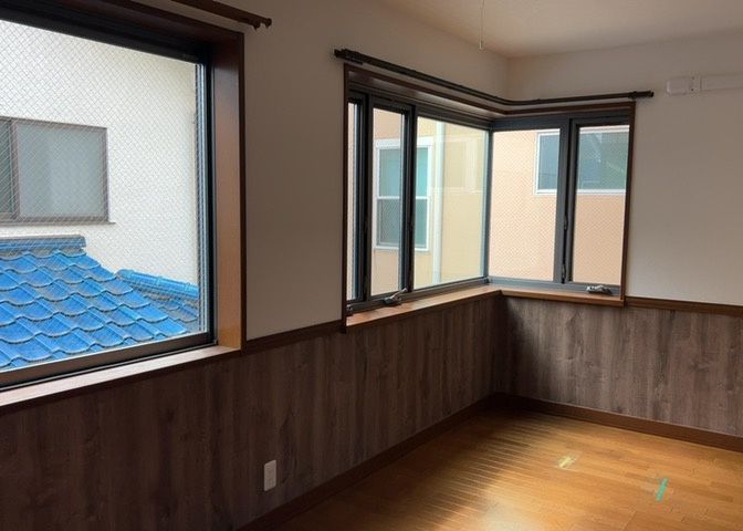 直線タイプはLとDKを一直線に並べた形で対面キッチンのタイプです。一般的なのでよく見かけるかもしれません。直線タイプに似た直接アイランドタイプは、キッチンとダイニングの間に壁がない分広く感じられます。