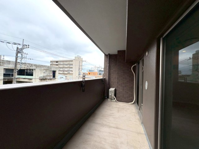 広いバルコニーで洗濯物は沢山干せます！