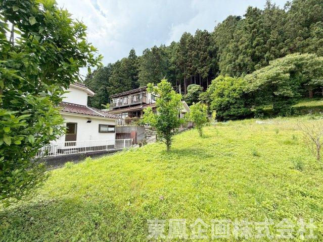 広々とした敷地