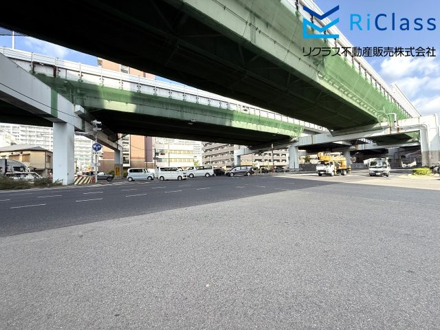マンション前の道路です
