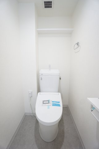 トイレ交換。温水洗浄便座採用♪