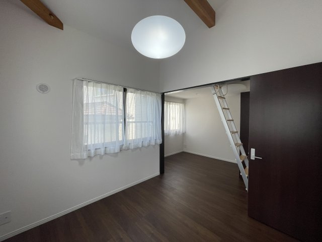 閑静な住宅街に立地しており、静かに落ち着いて暮らせます！