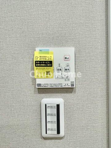 【浴室乾燥機】暖房・冷風・換気・乾燥が可能です。毎日を快適に過ごせるうれしい機能が揃っています。雨の日の洗濯物も安心です。