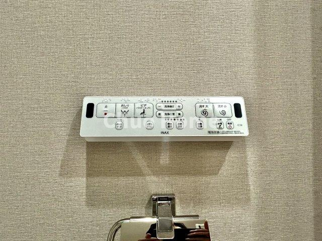 【ウォシュレット】清潔に使いたいお手洗いには最適な設備です。もちろんウォームレットも標準装備です。