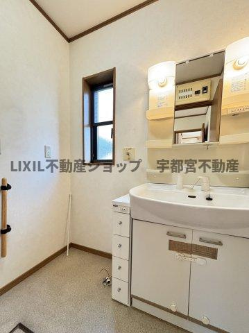 現地写真：ゆったりサイズの独立洗面台