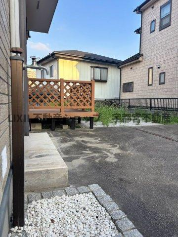 現地写真：立ち上がり水栓もあるので洗車やお庭での家庭菜園にも便利です