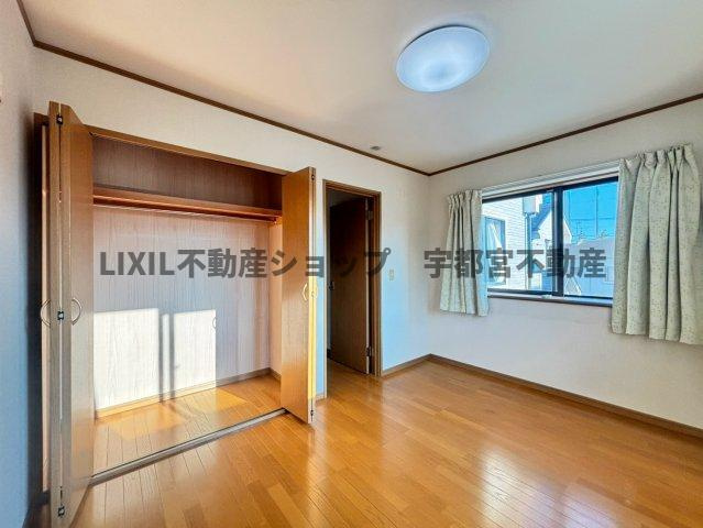 現地写真：奥行きもある収納が各居室についています。