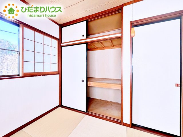 奥行きが広い収納スペースなので、お布団も楽々しまえますね！！