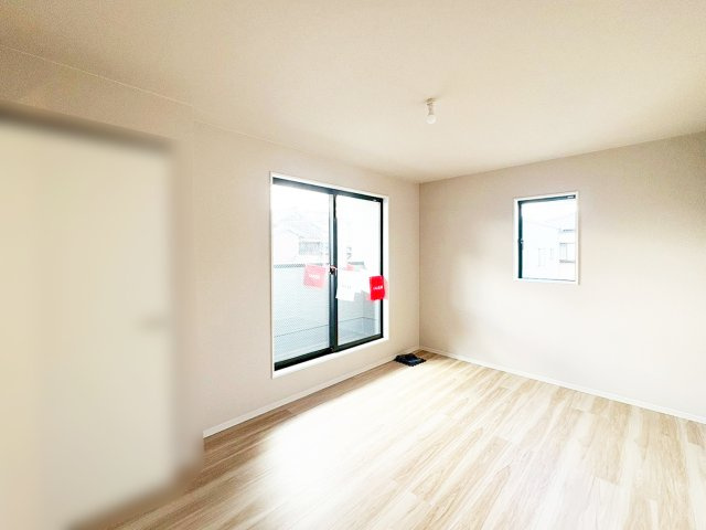 バルコニー面したお部屋は9.7帖です。間仕切対応可能。9.7帖+4.5帖で14.2帖の大広間※施工例