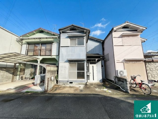 周辺は落ち着いた街並みの住宅地！子育てがしやすい住環境です！まだ未完成ですが、現地でしかわからない事もございます。是非一度ご覧ください。