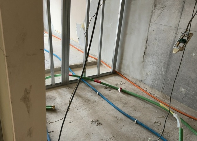 入浴時の快適さも大事なことですが、綺麗な状態を維持できなければ気持ちよく入浴できません。毎日の掃除が楽という点は大事なポイントになります！カビが生えにくく掃除がしやすい、壁や浴槽を選ぶといいでしょう。