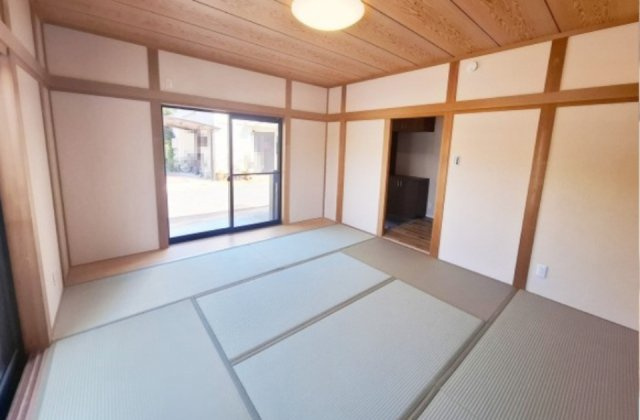 約8帖の和室！ホッと落ち着くような和の空間では、お客様はもちろん、家族もゆったりと寛げそうですね。