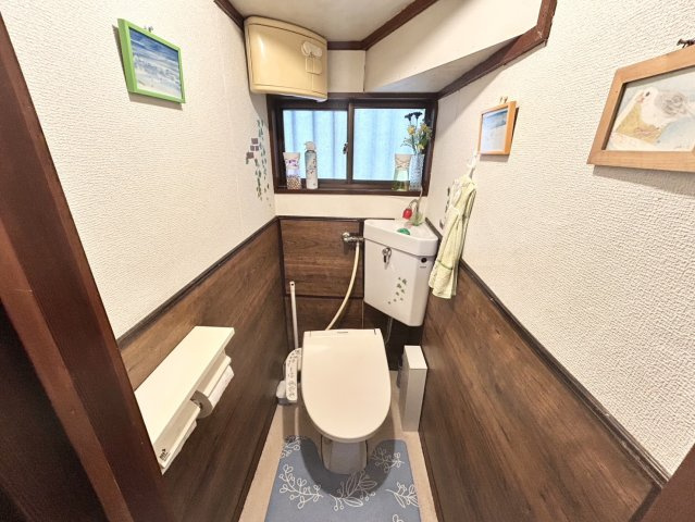 トイレは大きさや形、機能、抗菌性などが異なる多種多彩なタイプが各メーカーから出ています。それぞれに良さがあるため、事前にどういったタイプのトイレがいいのかをご家庭内で決めて、内見に行くといいでしょう。