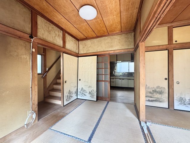 昭和風漂う和室でございます。