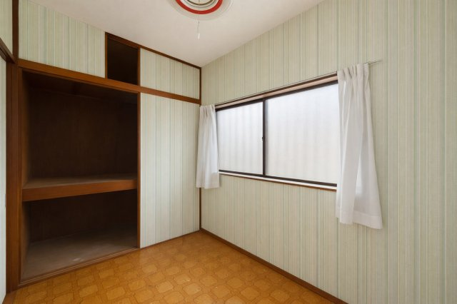 ◆荷物の多い方には嬉しい収納スペースです。季節物やスーツの収納等にピッタリです。