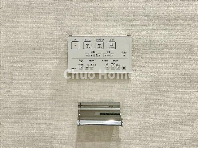 【ウォシュレット】清潔に使いたいお手洗いには最適な設備です。もちろんウォームレットも標準装備です。