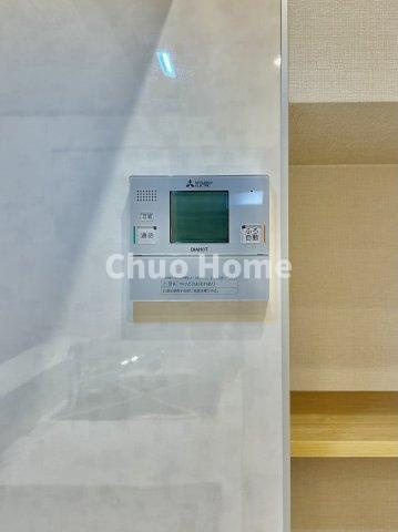 【給湯リモコン】外での一日を忘れさせてくれるオートバス機能でお好みの湯量・温度に調整された浴槽。