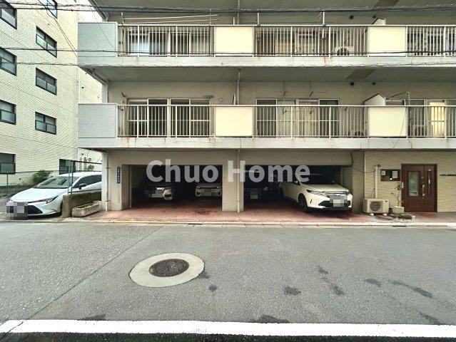 【敷地内駐車場】最新の空き状況や費用などの詳細は担当スタッフまでお問い合わせください。