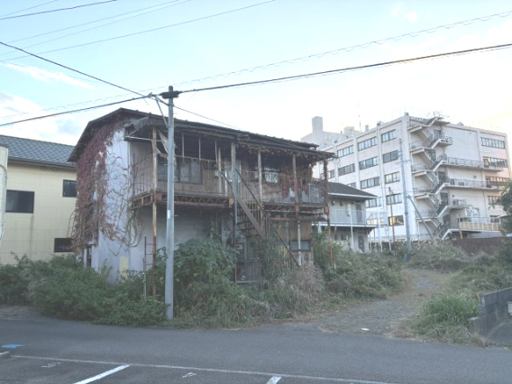 上物は解体更地にしてお引渡し可能です。