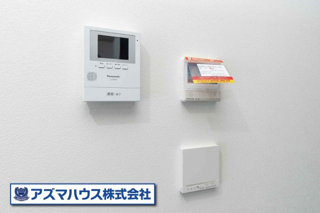 【床暖房コントロールパネル】リビング・ダイニング・キッチンの3面床暖房が標準仕様！寒い冬も暖かくお過ごしいただけます。