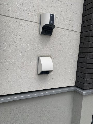 【EVコンセント】電気自動車用のコンセントも備えております。環境に優しいEV車へのお乗り換えも安心。