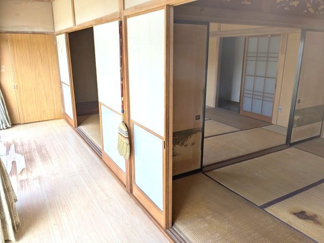 障子や襖でつながる開放的な広々和室！引き戸を開け放てば風が通り抜け、一体感のある大空間が広がります。