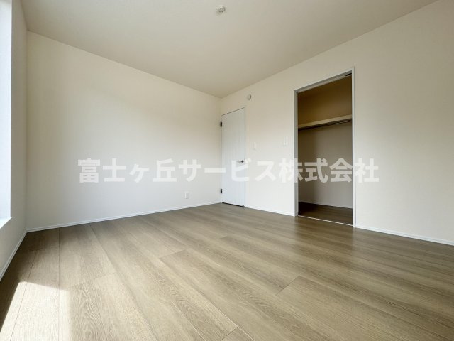 落ち着いて過ごせる寝室です