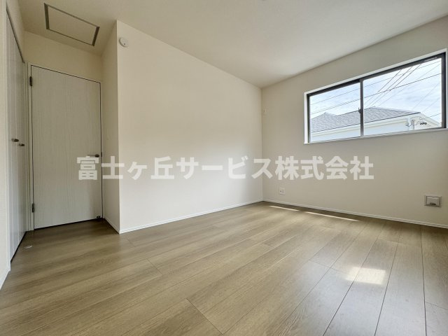 子供部屋としても使える洋室です