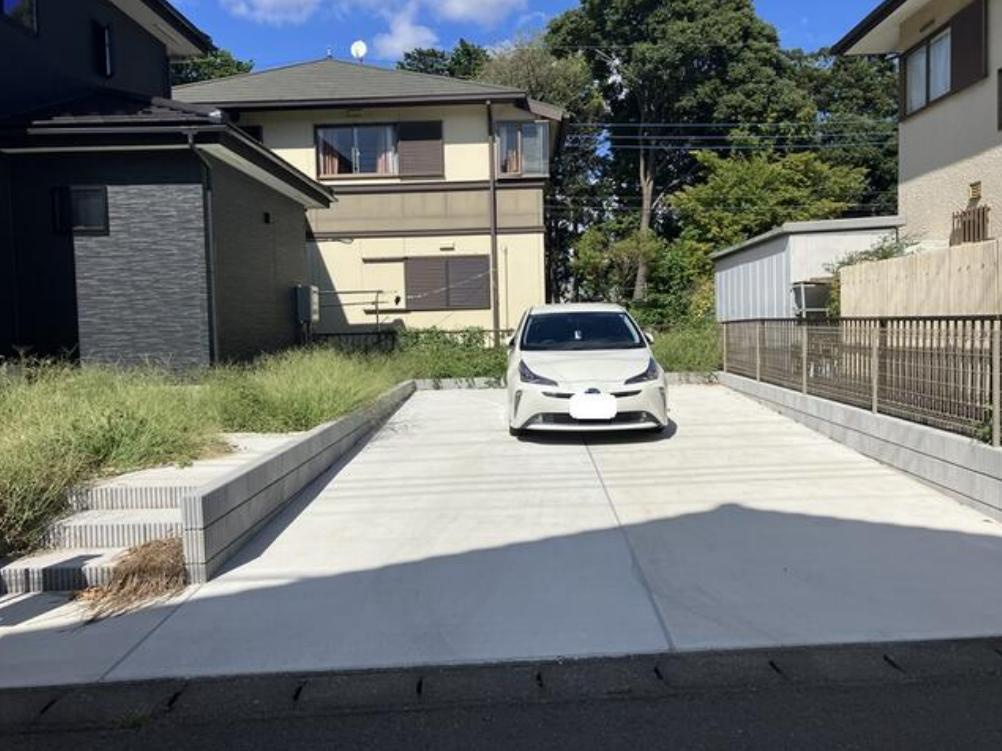 ご家族でお車に乗る方に！駐車場4台分あります！
