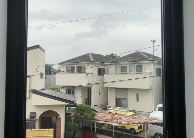 眺望を気にして物件を探す場合、前面に建物が建っていないか現地で確認しましょう！前面に建物があると景色はもちろん、日当たりや風通しにも影響が出てきます。住んだ時のことを想像しながら現地見学をしましょう。