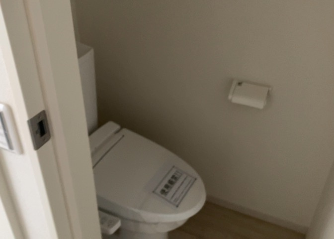 トイレは大きさや形、機能、抗菌性などが異なる多種多彩なタイプが各メーカーから出ています。それぞれに良さがあるため、事前にどういったタイプのトイレがいいのかをご家庭内で決めて、内見に行くといいでしょう。