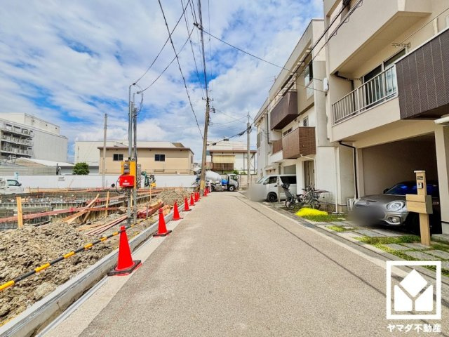 駐車スペースを1台分確保。玄関のそばで荷物の上げ下ろしができるので便利です。重い荷物や雨の日の移動もスムーズで、快適なカーライフを実現。