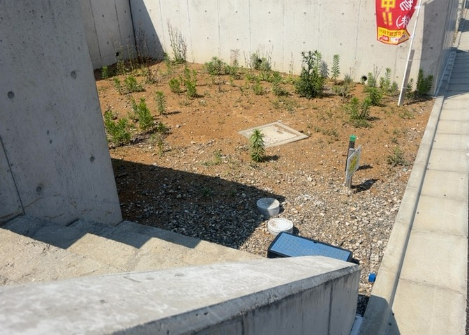 土地を買う際、住む地域の自治体や福祉の補助制度にも注目してみましょう。子供や老人の医療補助やゴミ出しのルールなど、自治体によってルールに大きな違いがあるため、暮らしやすい土地で判断するとよいでしょう。