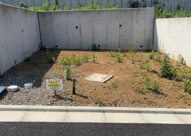 隣家の土地はどうなっているのか、生活利便施設が近くにあるのか、学校まで近いかなど、お客様のライフスタイルにあわせたイメージが重要です。また、近くにあると困る施設が近くにないかも確認するといいでしょう。