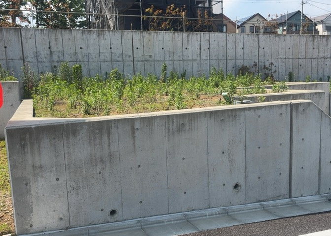 家を建てる前提で土地を探している場合、地盤の丈夫さは譲れない条件の一つです。地盤が脆弱だと追加工事が必要となります。また、過去に地盤沈下や液状化現象を起こした土地は、できるだけ避けた方がいいでしょう。